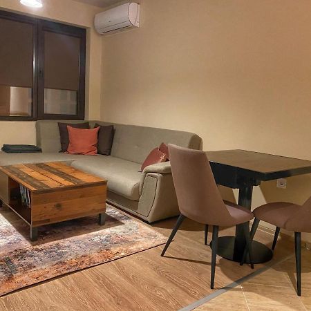 Stylish Urban Apart New 2021 Close To The Beach Varna Bagian luar foto