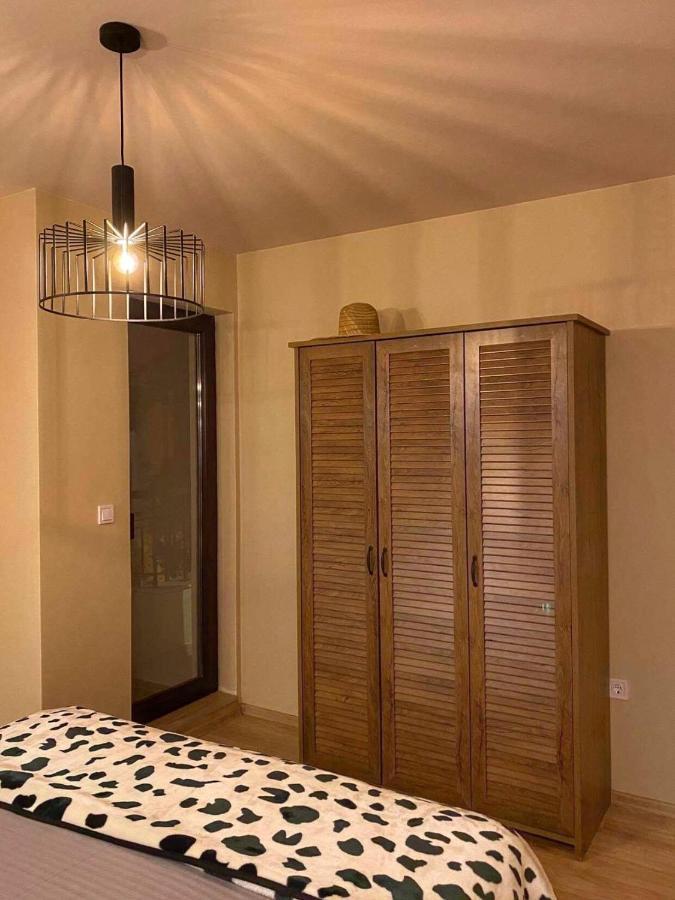 Stylish Urban Apart New 2021 Close To The Beach Varna Bagian luar foto