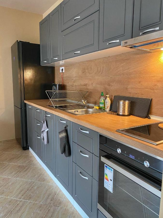 Stylish Urban Apart New 2021 Close To The Beach Varna Bagian luar foto