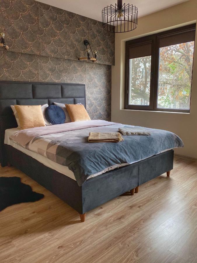 Stylish Urban Apart New 2021 Close To The Beach Varna Bagian luar foto
