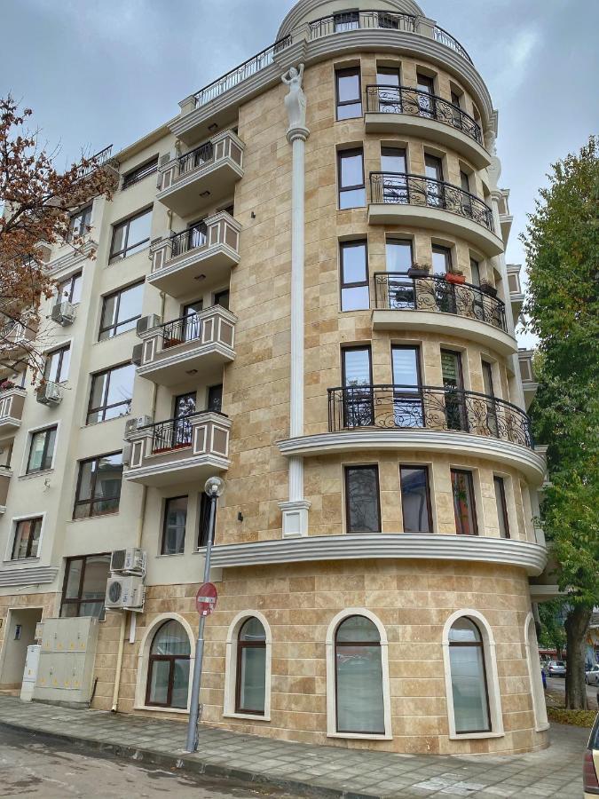 Stylish Urban Apart New 2021 Close To The Beach Varna Bagian luar foto