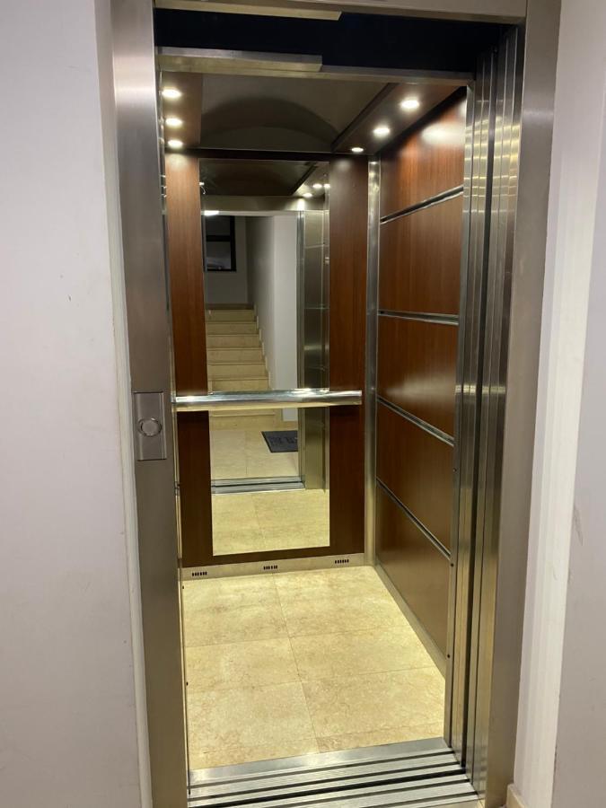 Stylish Urban Apart New 2021 Close To The Beach Varna Bagian luar foto