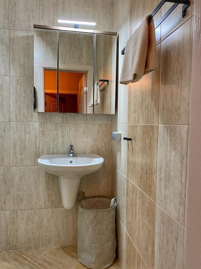 Stylish Urban Apart New 2021 Close To The Beach Varna Bagian luar foto