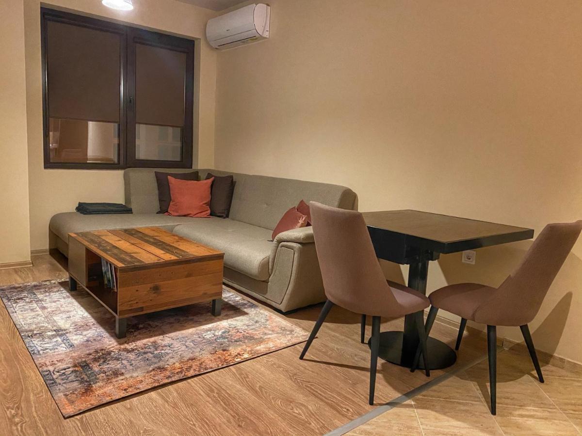 Stylish Urban Apart New 2021 Close To The Beach Varna Bagian luar foto